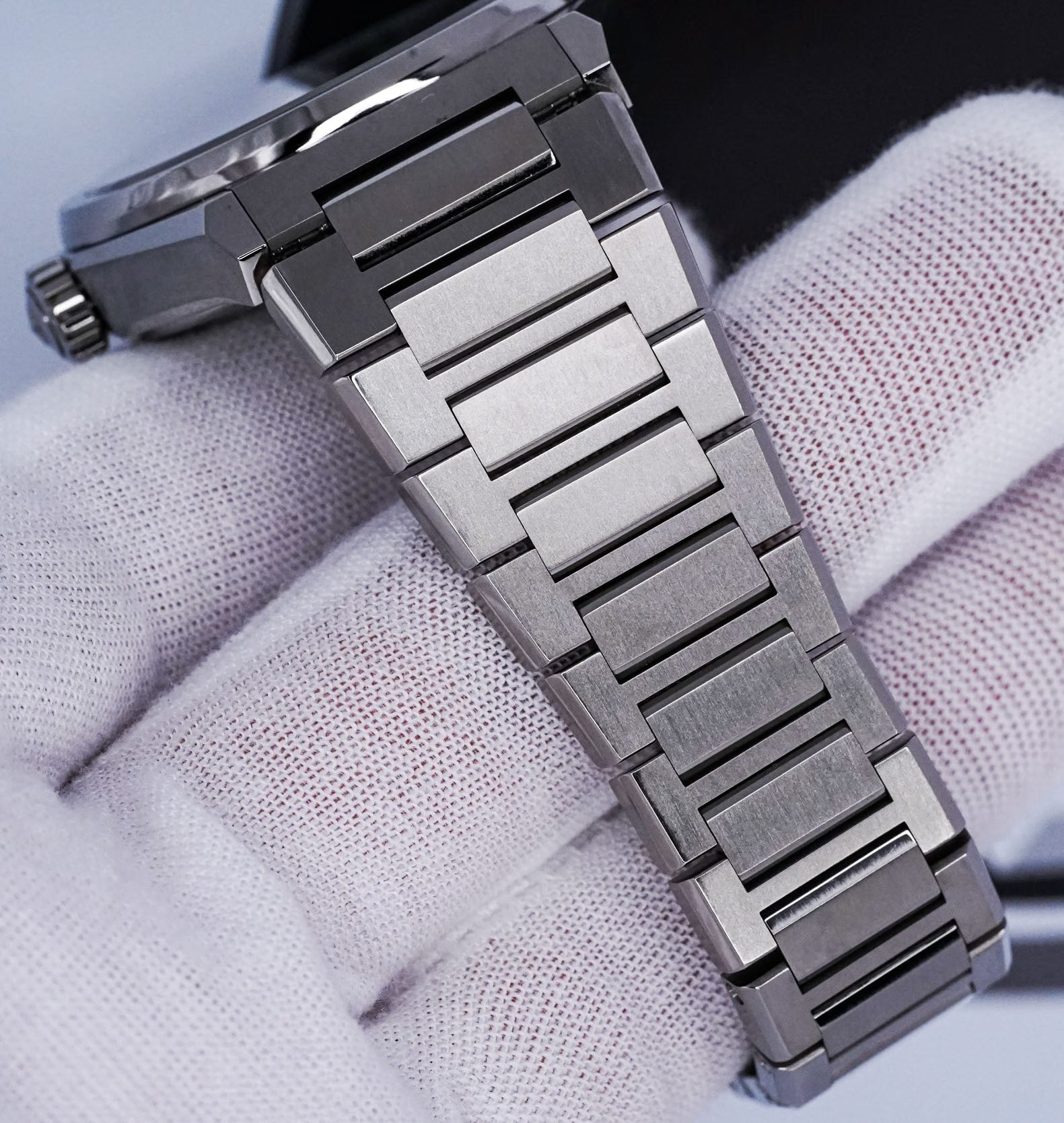 Zenith Defy – Ref. 95.9000.670/78.M9000 – 41mm Titanium – Very