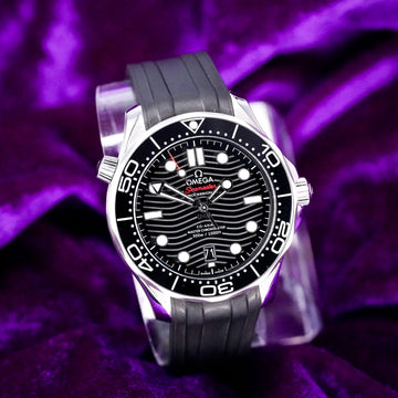 Omega Seamaster Diver 300M – Ref. 210.32.42.20.01.001 – 42mm Stainless Steel – Very Good – Complete Set