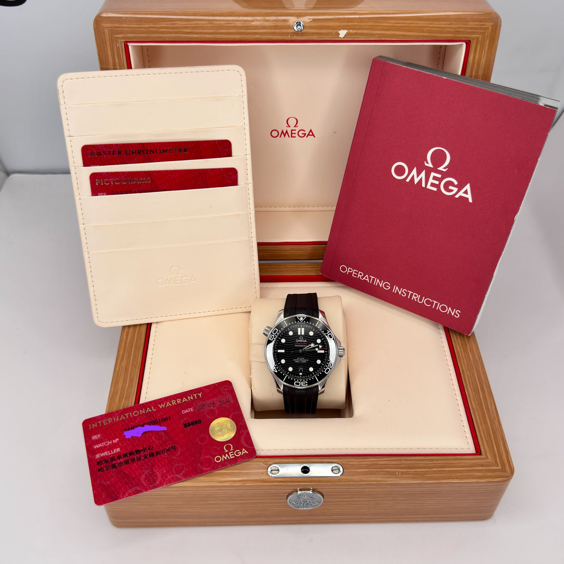 Omega Seamaster Diver 300M – Ref. 210.32.42.20.01.001 – 42mm Stainless Steel – Very Good – Complete Set