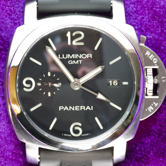 2018 Panerai Luminor GMT- PAM00320. Rubber Strap. Full Set. Very Good Condition