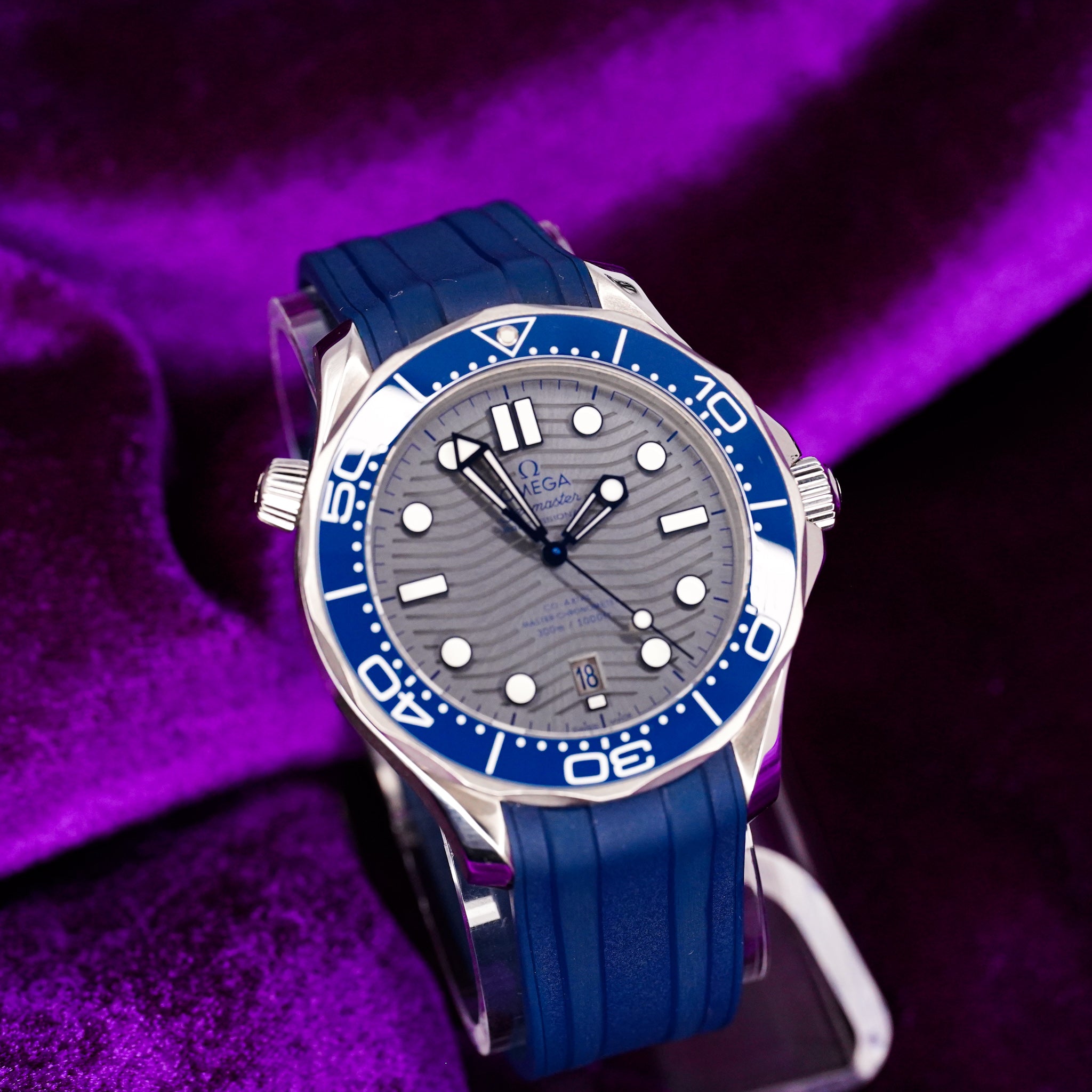 2022 Omega Seamaster Diver 300M Ref. 210.32.42.20.06.001 – 42mm – Excellent Condition – Full Set