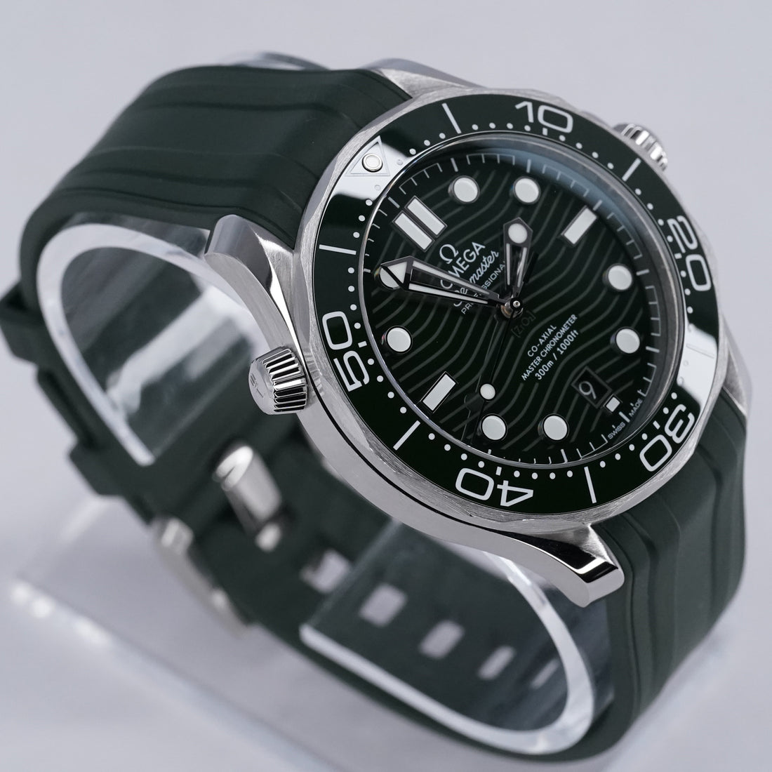 Omega Seamaster Diver 300M Master Chronometer – Ref. 210.32.42.20.10.001 – 42mm Stainless Steel – Very Good Condition – Full Set