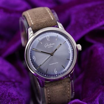 Glashütte Original Sixties – Ref. 1-39-52-14-02-04 – 39mm Stainless Steel – Very Good Condition – Complete Set