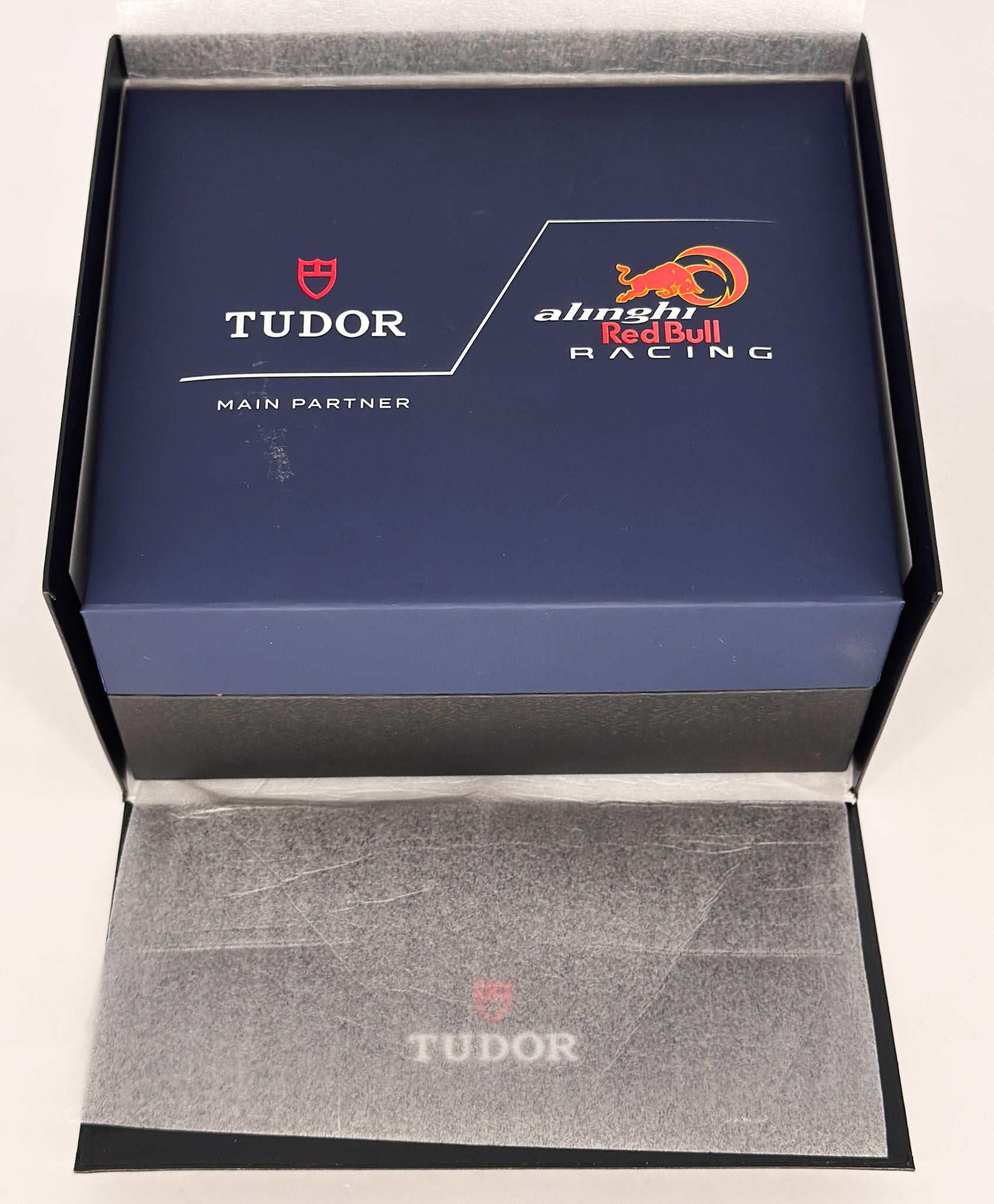 Tudor Pelagos FXD “Alinghi Red Bull Racing Edition” – Ref. M25707KN-0001 – 42mm Carbon Composite – Very Good Condition – Full Set