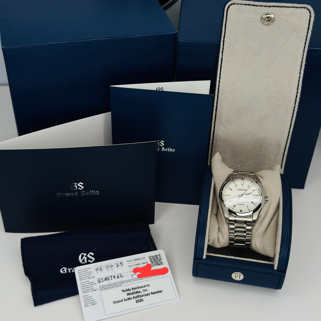 Grand Seiko Spring Drive Snowflake – Ref. SBGA211G – 41mm Titanium – Excellent Condition – Complete Set